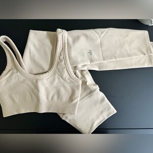 Alo yoga NWOT Macadamia set.